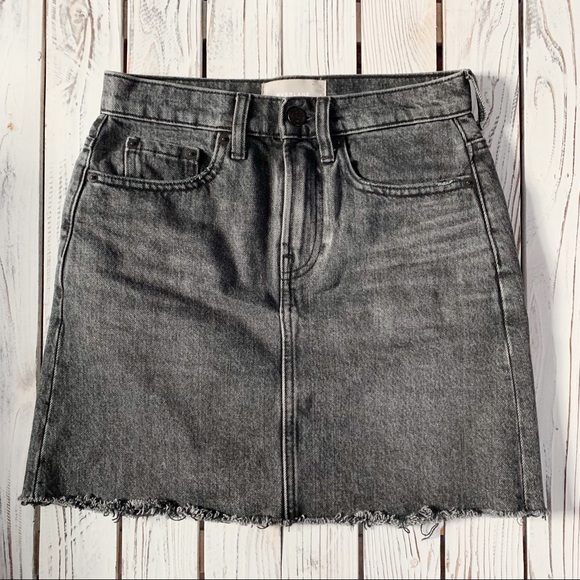 Everlane Denim - Everlane Raw Hem Denim Mini Skirt Size 24
